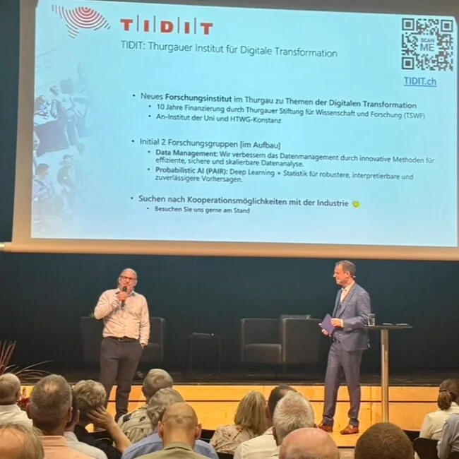 Oliver Dürr auf der Bühne beim Innovationstag SmarterThurgau 2024