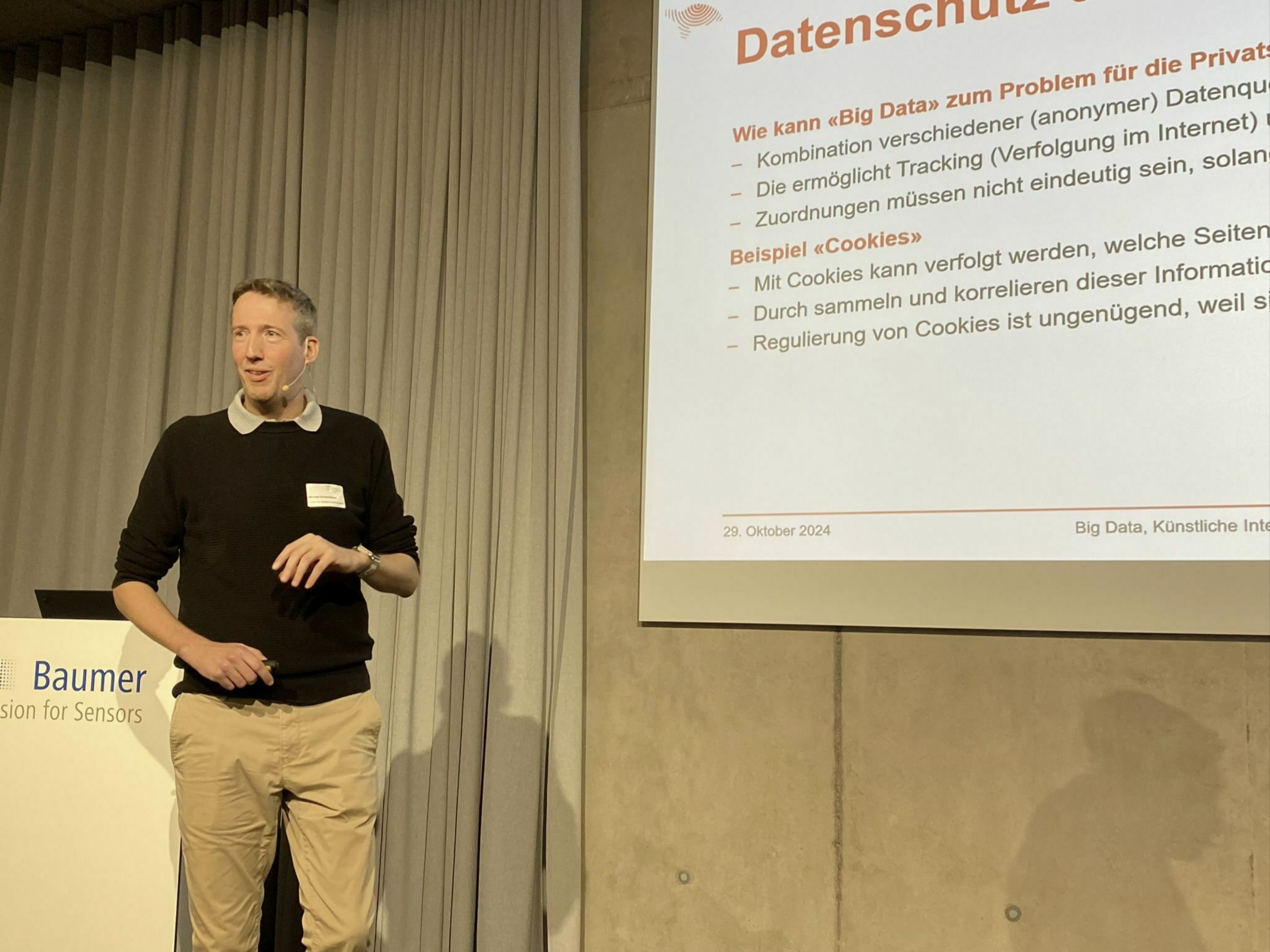 Michael Grossniklaus auf der Bühne bei einer Veranstaltung des Thurgauer Technologieforums