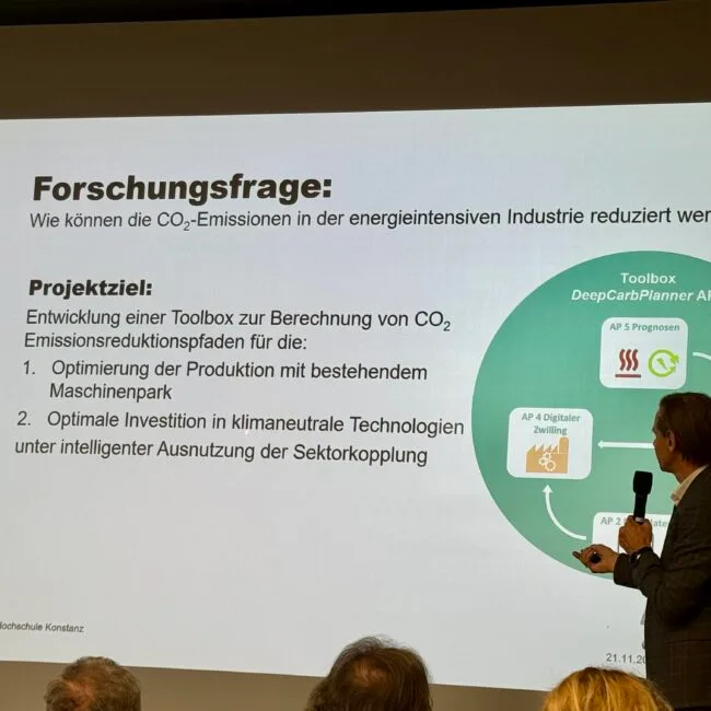 Redner auf der Bühne beim Bodensee Summit Digital 2024