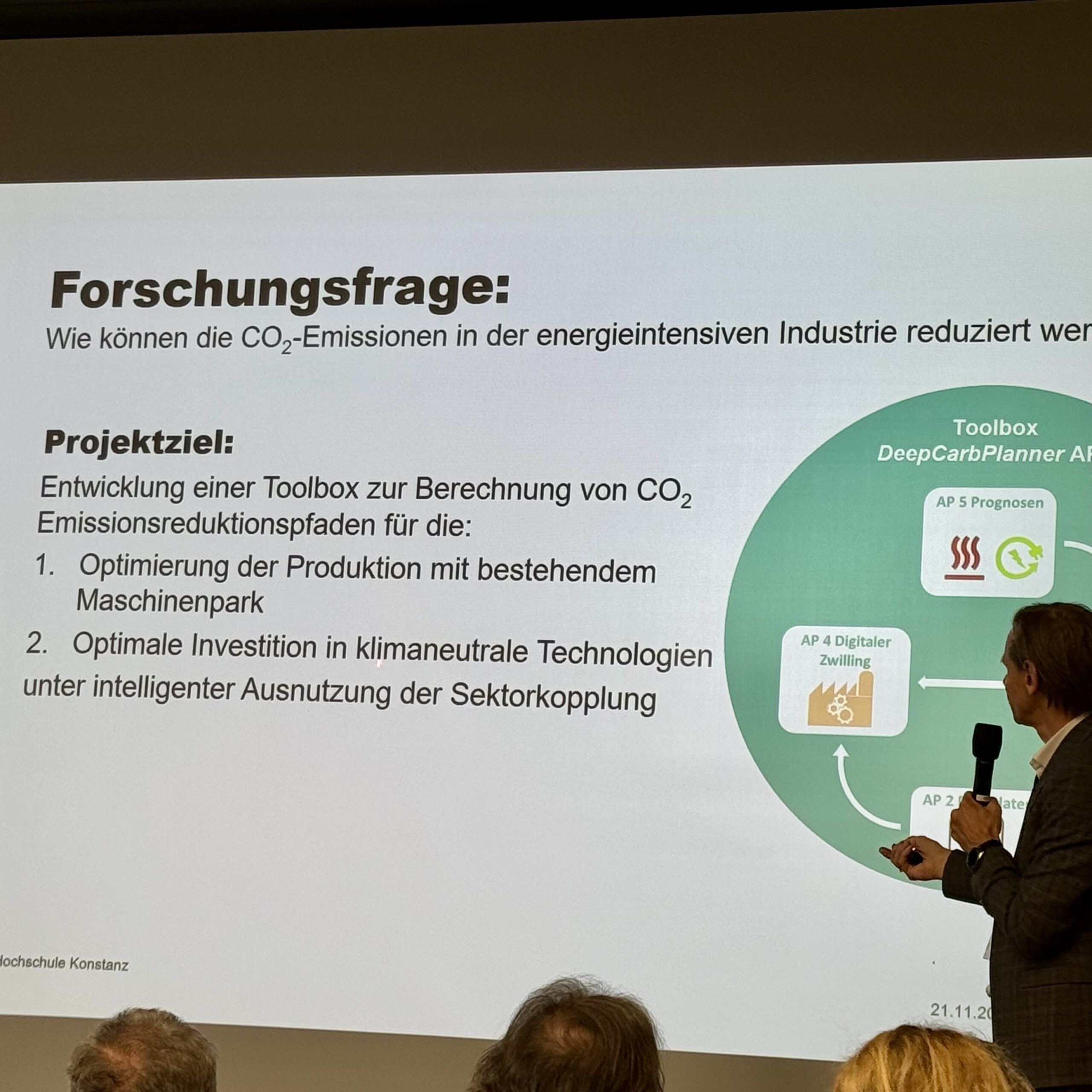 Redner auf der Bühne beim Bodensee Summit Digital 2024
